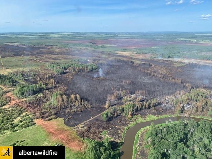 Reposted from Alberta Wild Fire:  We are sad to confirm that one of our contract helicopters crashed yesterday evening while fighting a wildfire near Evansburg